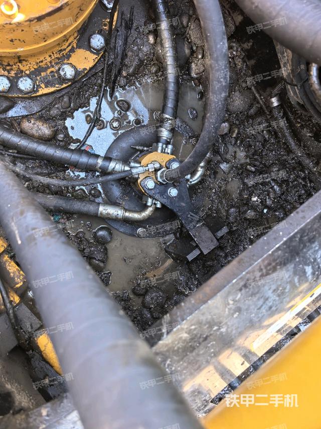 中央回轉(zhuǎn)接頭特寫（上車部件）