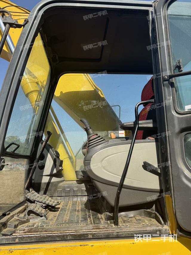 駕駛室整體（整機外觀）