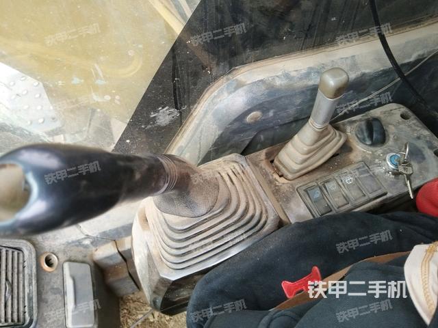 座椅右側(cè)控制臺(tái)/鑰匙門/油門/含右手柄（駕駛室部分）