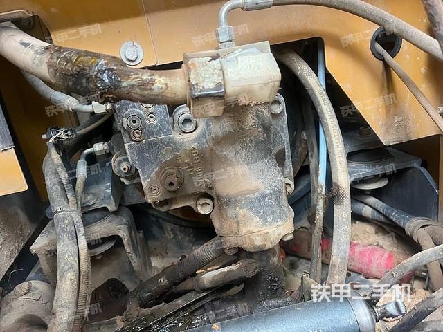 液壓泵艙室正面整體（整機(jī)外觀）