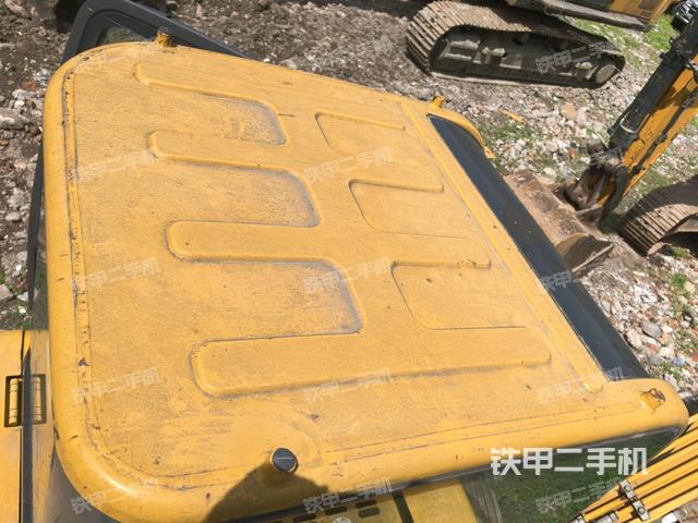 駕駛室頂部（整機外觀）