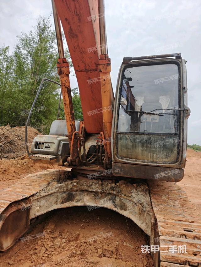 大臂油缸整體?豎拍(工作和回轉(zhuǎn)裝置) 大臂油缸整體?豎拍(工作和回轉(zhuǎn)裝置)