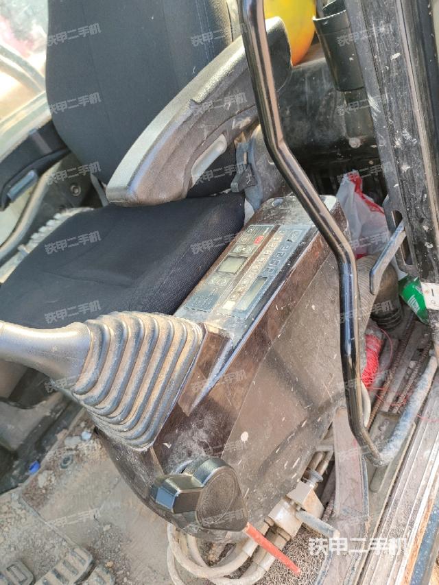 座椅左側控制臺/音響/含左手柄（駕駛室部分）