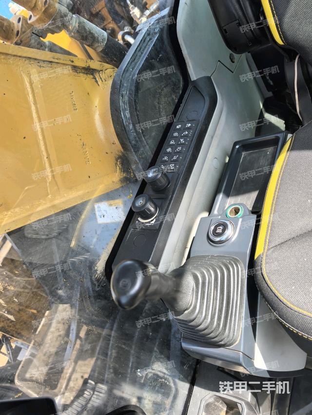 座椅右側(cè)控制臺/鑰匙門/油門/含右手柄（駕駛室部分）