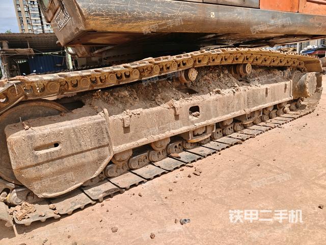 右側(cè)履帶整體（行走機(jī)構(gòu)）