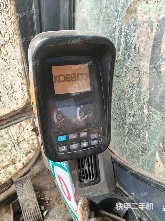 座椅右側(cè)控制臺/鑰匙門/油門/含右手柄（駕駛室部分）