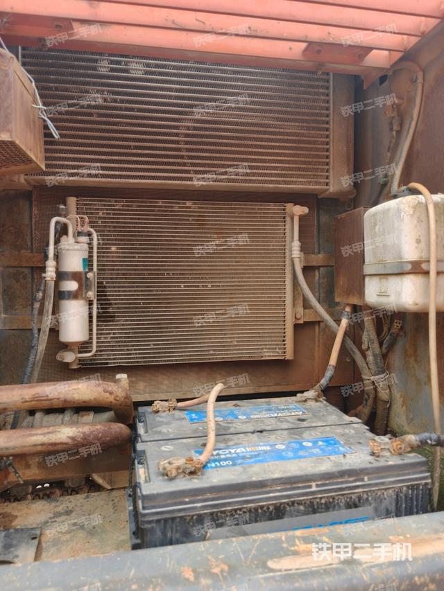 散熱器正面(大件艙室) 散熱器正面(大件艙室)