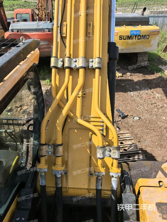 大臂背部俯視（工作和回轉(zhuǎn)裝置）