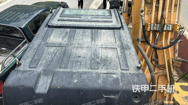 駕駛室頂部(整機外觀) 駕駛室頂部(整機外觀)