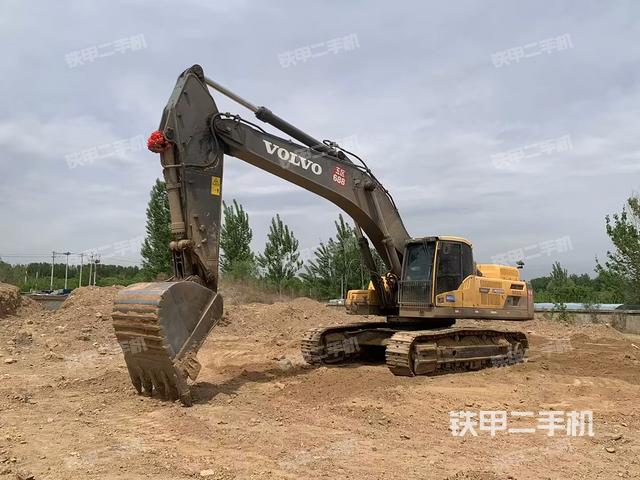 駕駛室頂部(整機外觀) 駕駛室頂部(整機外觀)