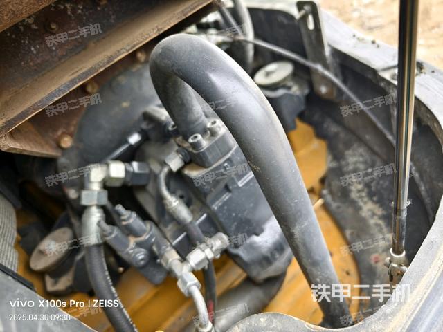 液壓泵艙室正面整體（整機(jī)外觀）