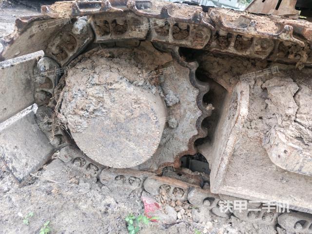 左驅(qū)動輪（行走機構(gòu)）