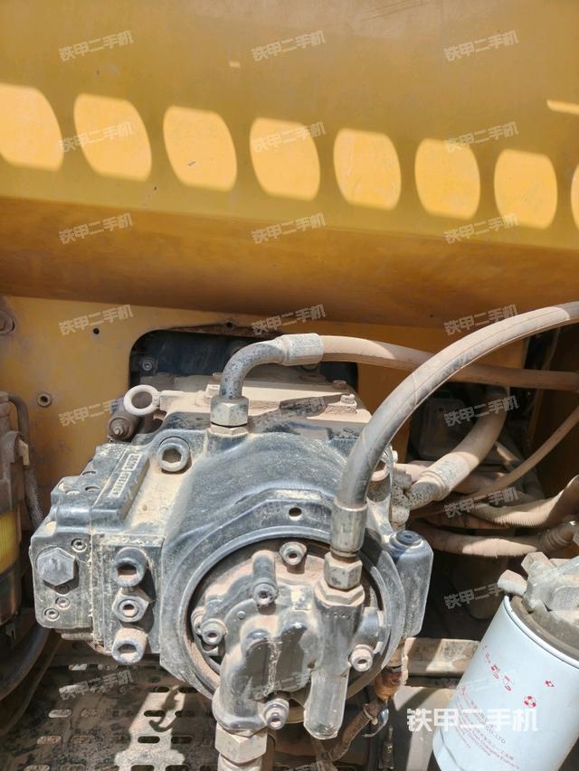 液壓泵艙室正面整體(整機(jī)外觀) 液壓泵艙室正面整體(整機(jī)外觀)