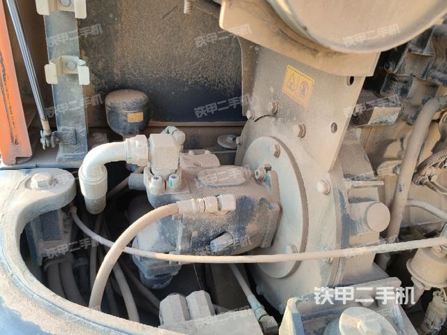 液壓泵艙室正面整體(整機(jī)外觀) 液壓泵艙室正面整體(整機(jī)外觀)