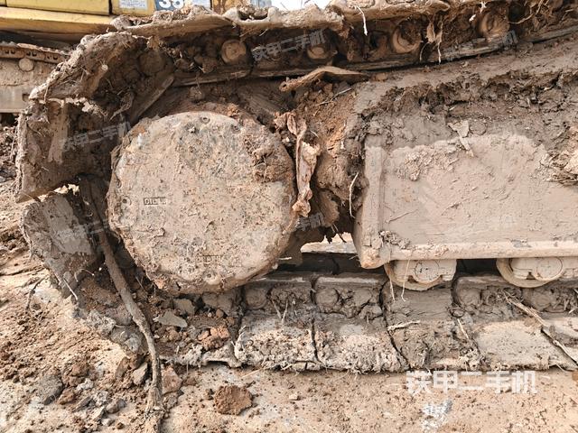 右驅(qū)動輪（行走機構(gòu)）