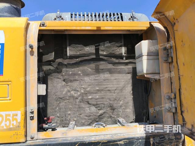 散熱器正面(大件艙室) 散熱器正面(大件艙室)