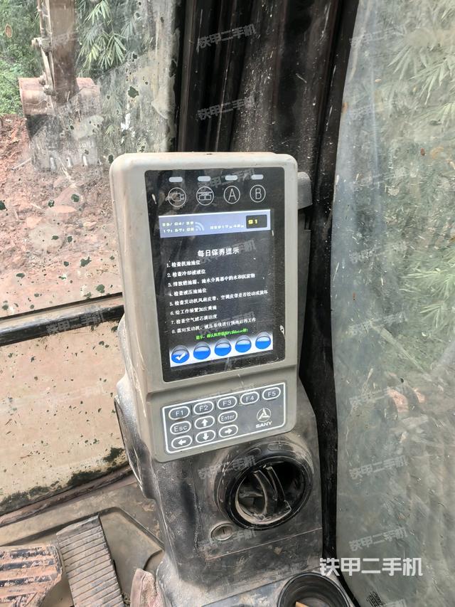 左后方玻璃角標(biāo)（駕駛室部分）