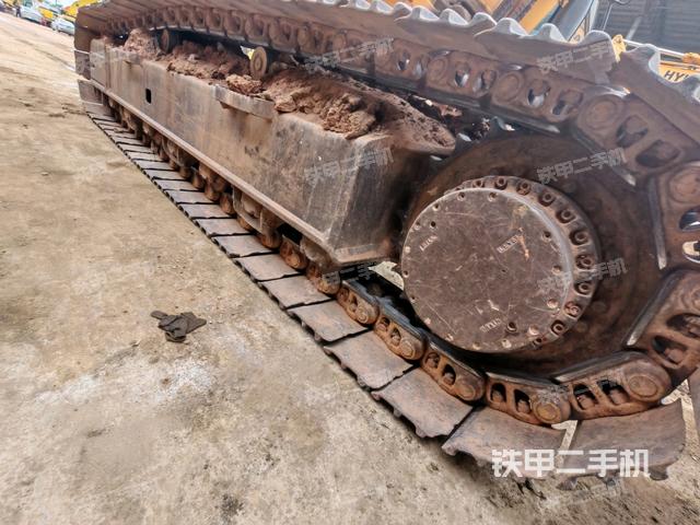 單側(cè)履帶整體(整機(jī)外觀) 單側(cè)履帶整體(整機(jī)外觀)