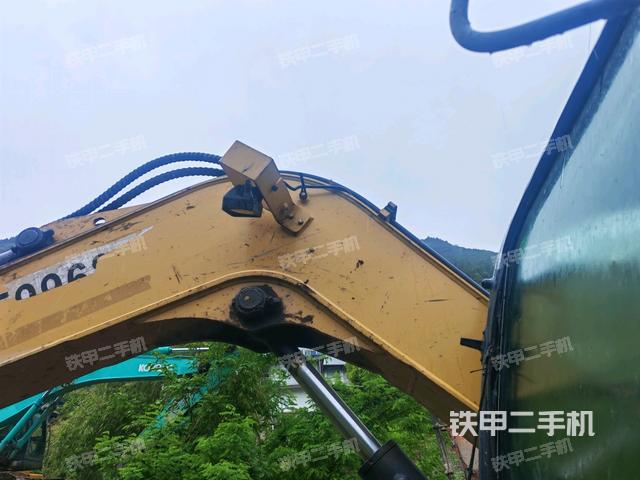 轉(zhuǎn)盤和下車架正前（工作和回轉(zhuǎn)裝置）