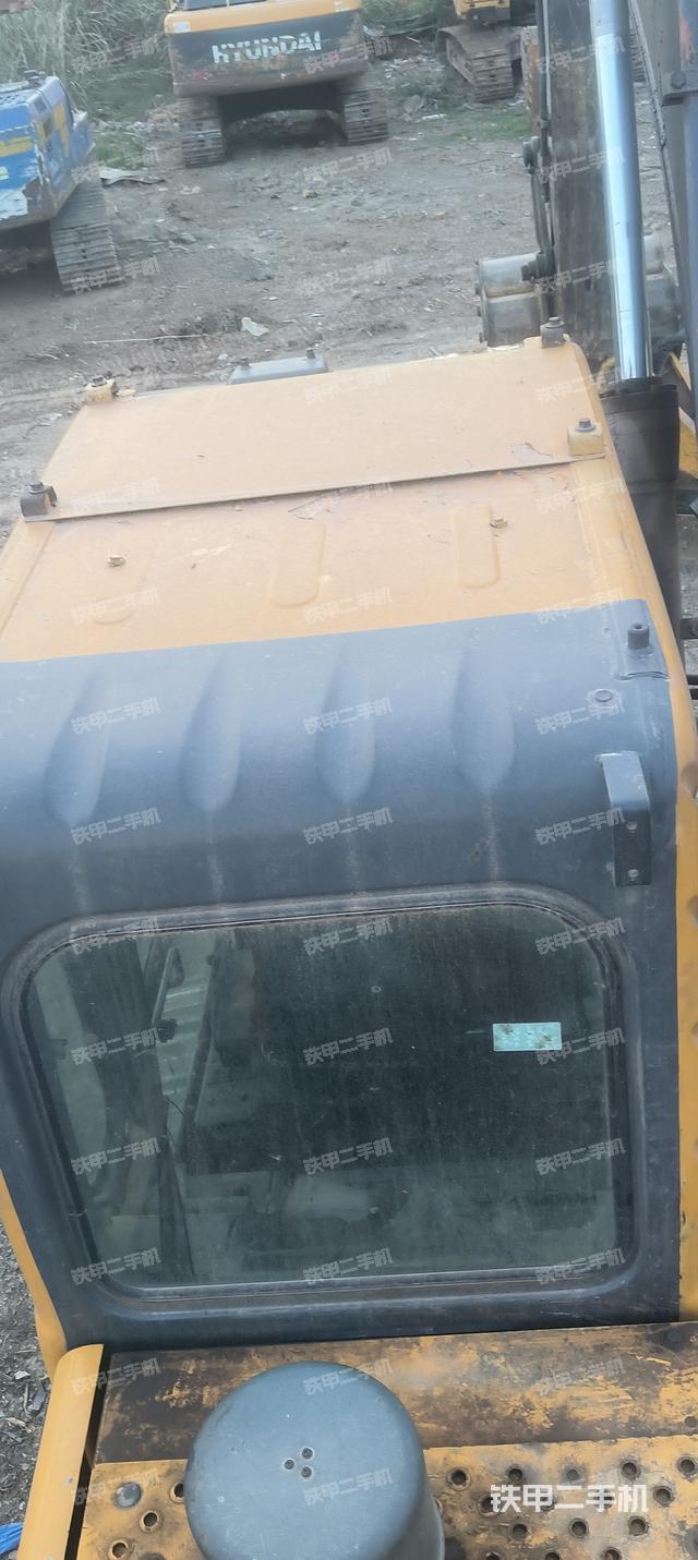 駕駛室頂部（整機(jī)外觀）