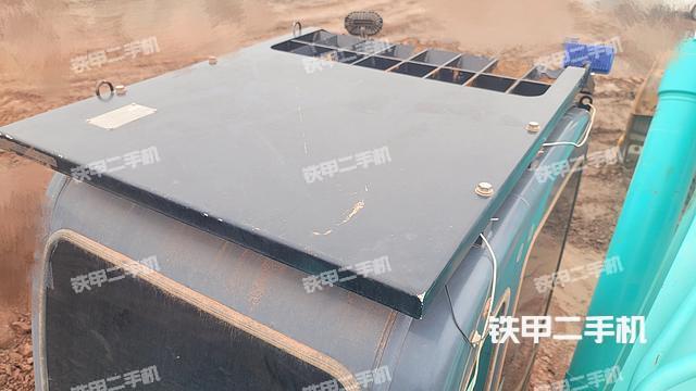 駕駛室頂部（整機外觀）