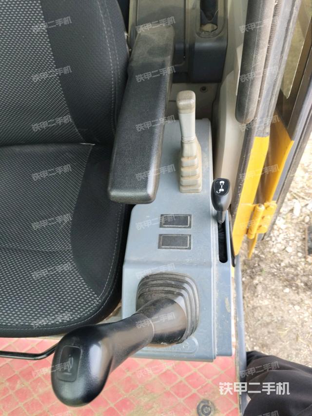 座椅左側控制臺/音響/含左手柄（駕駛室部分）