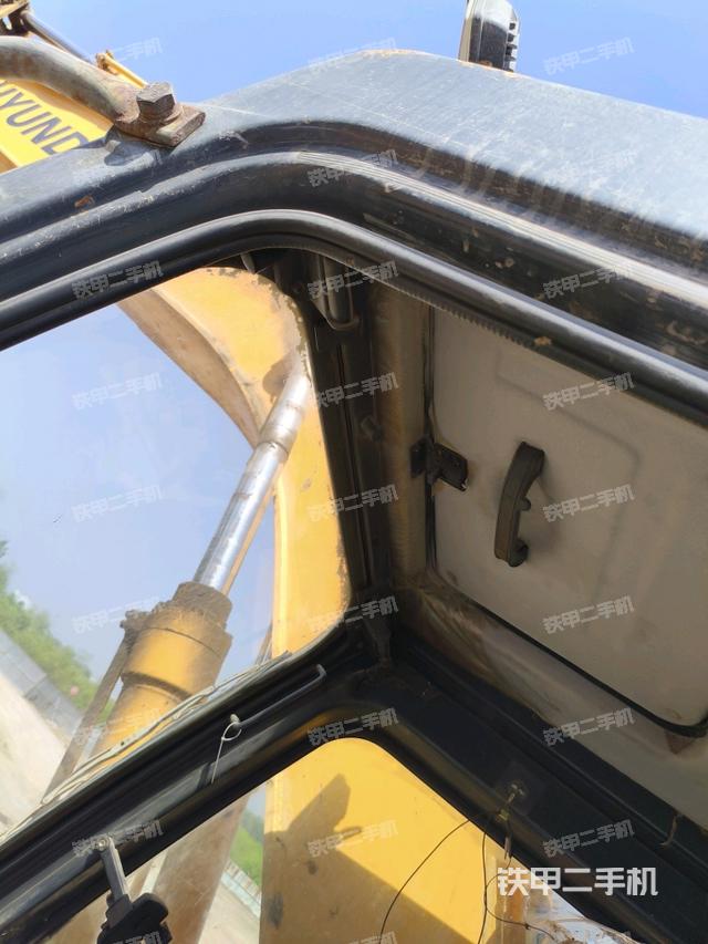 左后方玻璃角標(biāo)(駕駛室部分) 左后方玻璃角標(biāo)(駕駛室部分)