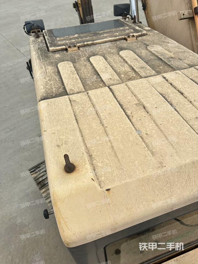 駕駛室頂部（整機(jī)外觀）