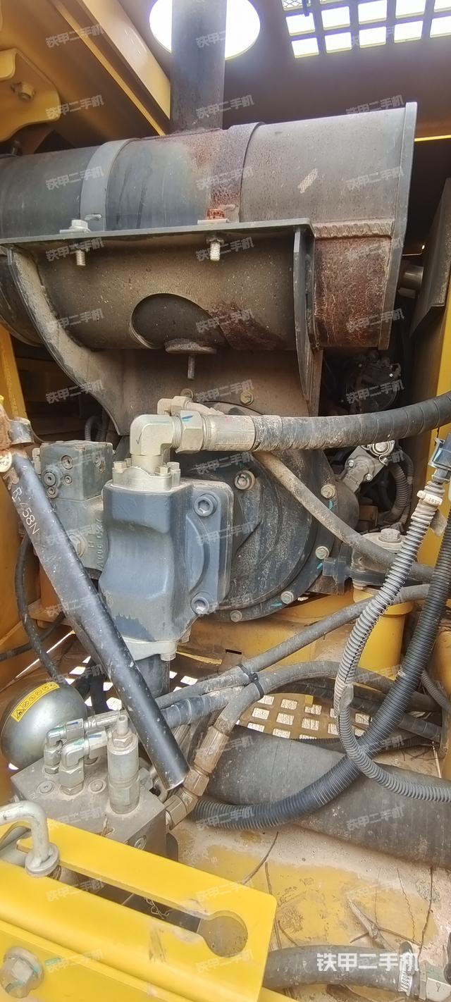 液壓泵艙室正面整體（整機(jī)外觀）