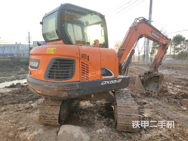 整機(jī)右后45°(整機(jī)外觀) 整機(jī)右后45°(整機(jī)外觀)