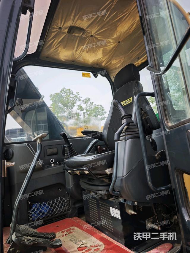 駕駛室整體（整機(jī)外觀）