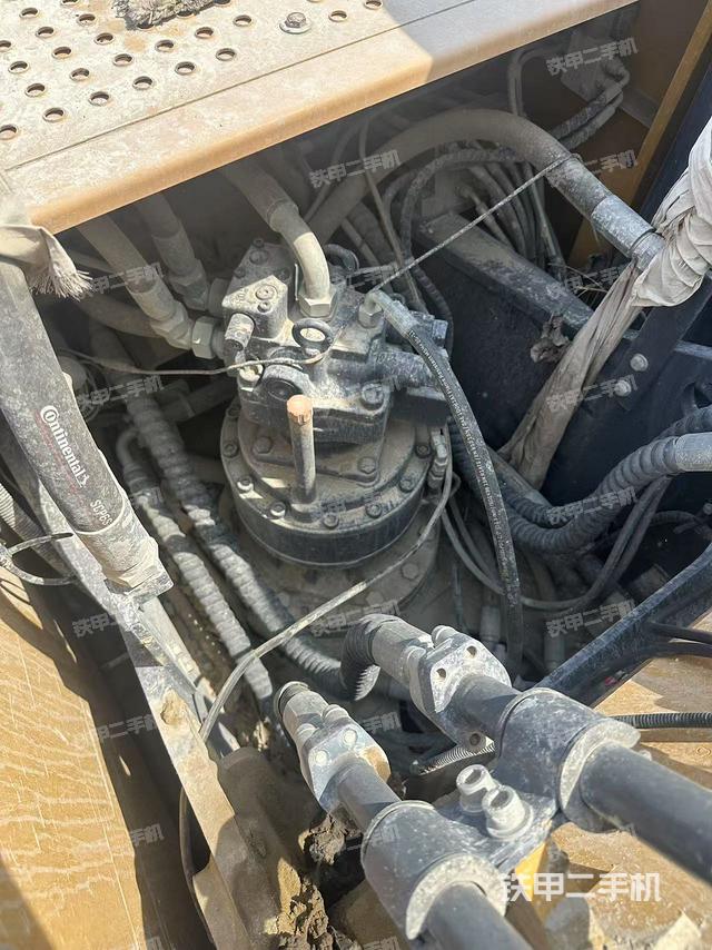 回转马达和主控阀（整机外观）