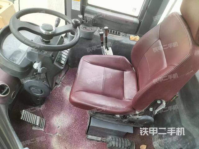 駕駛室工作臺(tái)（整機(jī)外觀及大件）