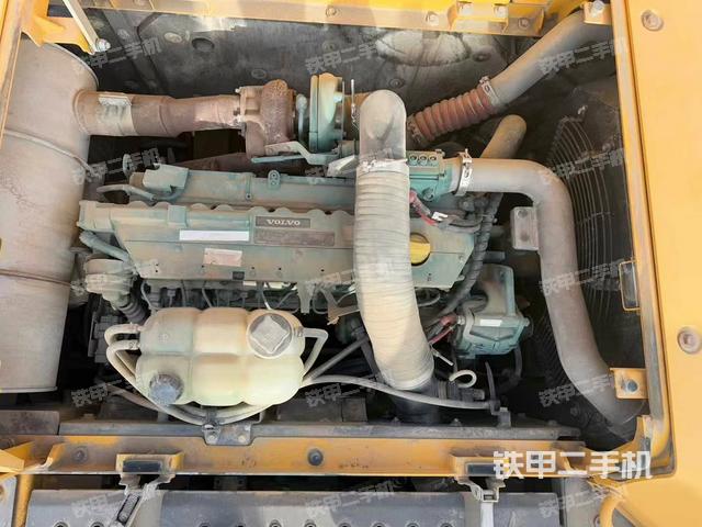 發(fā)動(dòng)機(jī)整體俯視(整機(jī)外觀) 發(fā)動(dòng)機(jī)整體俯視(整機(jī)外觀)