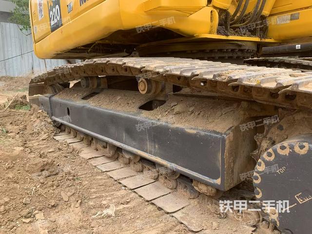 小松PC200LC-7挖掘机的设备实拍-第3张实拍照片