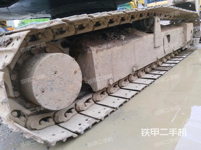 右側(cè)履帶整體?（行走機(jī)構(gòu)）