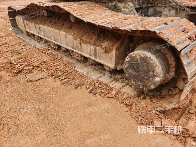 左側(cè)履帶整體?(行走機(jī)構(gòu)) 左側(cè)履帶整體?(行走機(jī)構(gòu))