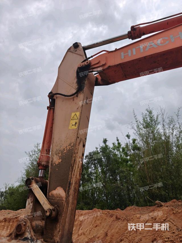 小臂整體左后(工作和回轉(zhuǎn)裝置) 小臂整體左后(工作和回轉(zhuǎn)裝置)