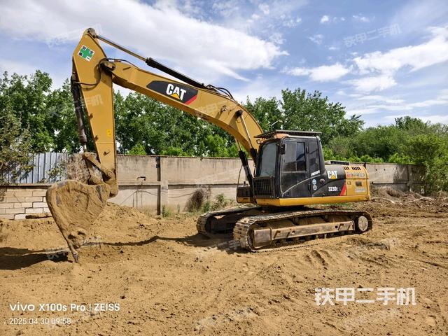 卡特彼勒323D2L挖掘機(jī)