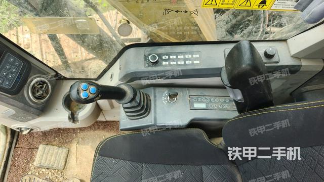 座椅右側(cè)控制臺(tái)/鑰匙門(mén)/油門(mén)/含右手柄（駕駛室部分）