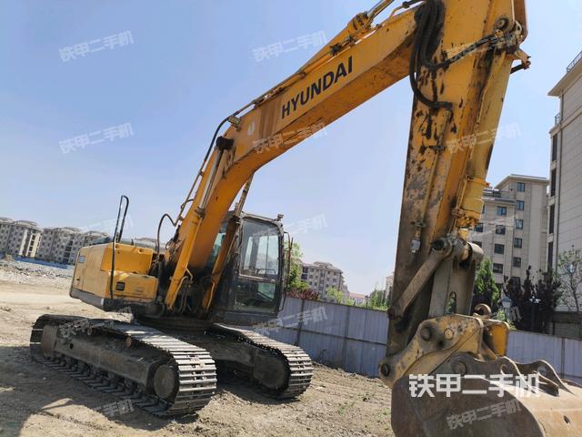 現(xiàn)代R215-7C挖掘機