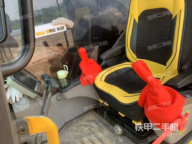 駕駛室整體(整機外觀) 駕駛室整體(整機外觀)