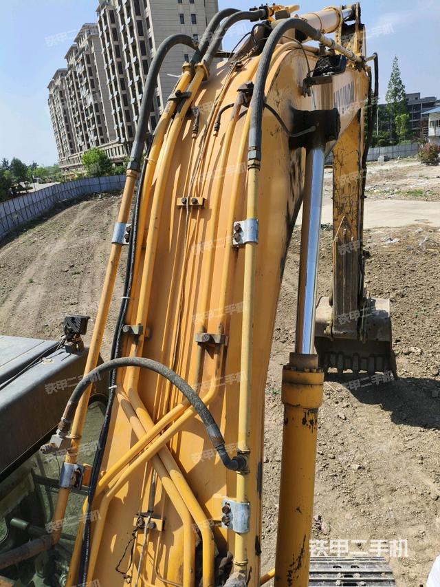 大臂背部俯視(工作和回轉(zhuǎn)裝置) 大臂背部俯視(工作和回轉(zhuǎn)裝置)