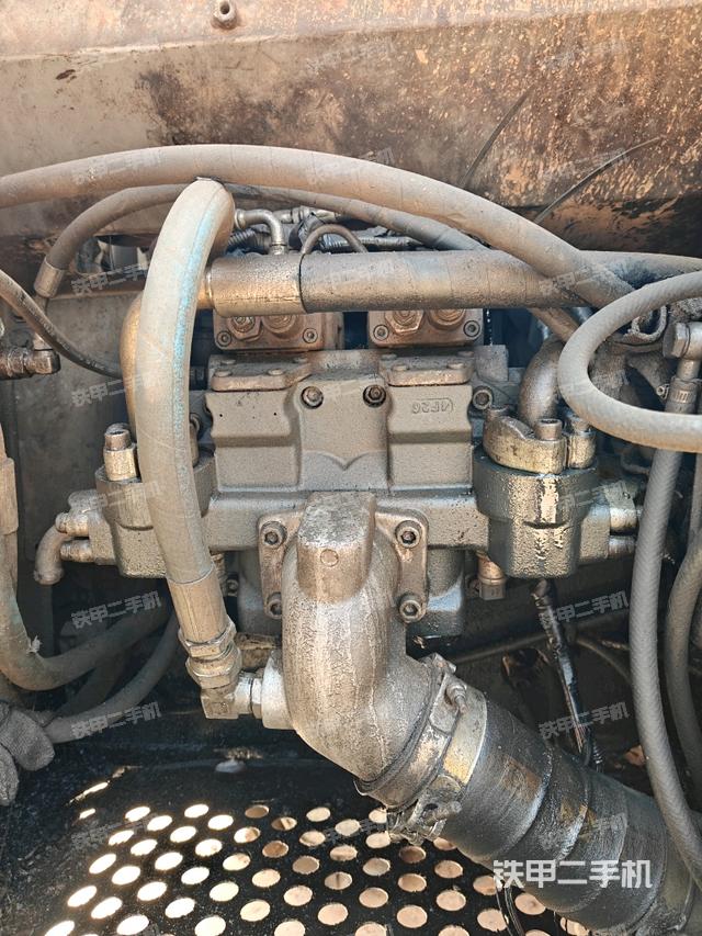 液壓泵斜45?左（大件艙室）