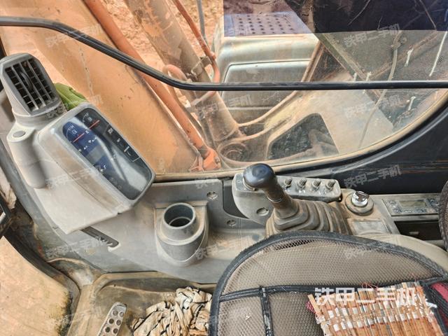 座椅右側(cè)控制臺(tái)/鑰匙門/油門/含右手柄(駕駛室部分) 座椅右側(cè)控制臺(tái)/鑰匙門/油門/含右手柄(駕駛室部分)