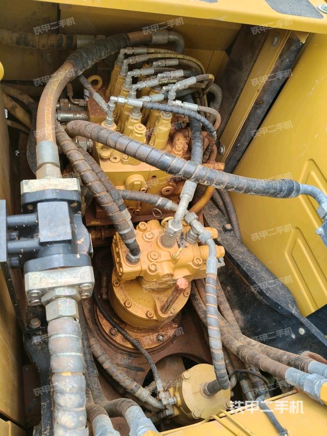 回轉(zhuǎn)馬達和主控閥（整機外觀）