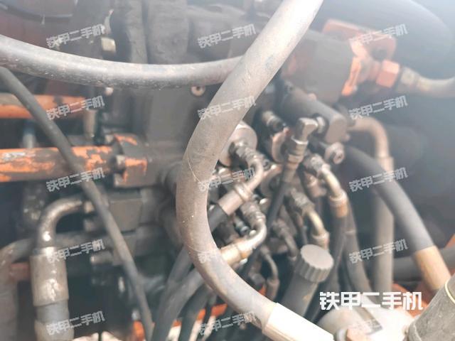 回轉(zhuǎn)馬達(dá)和主控閥（整機(jī)外觀）