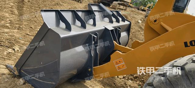 工作裝置整體(整機(jī)外觀及大件) 工作裝置整體(整機(jī)外觀及大件)