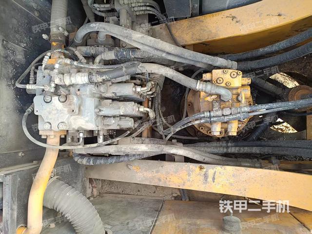 液壓泵艙室正面整體(整機(jī)外觀) 液壓泵艙室正面整體(整機(jī)外觀)