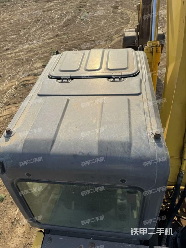 駕駛室頂部（整機外觀）